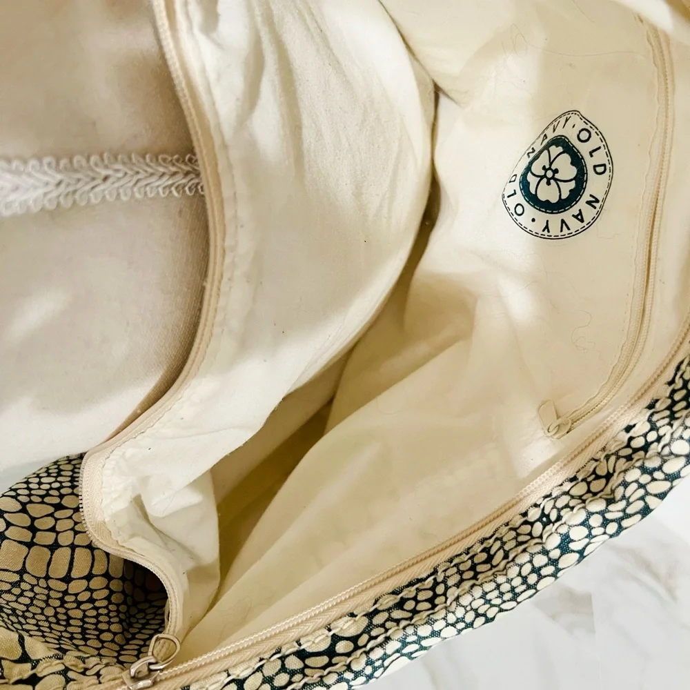 Old Navy Black and Cream Hobo Bag
